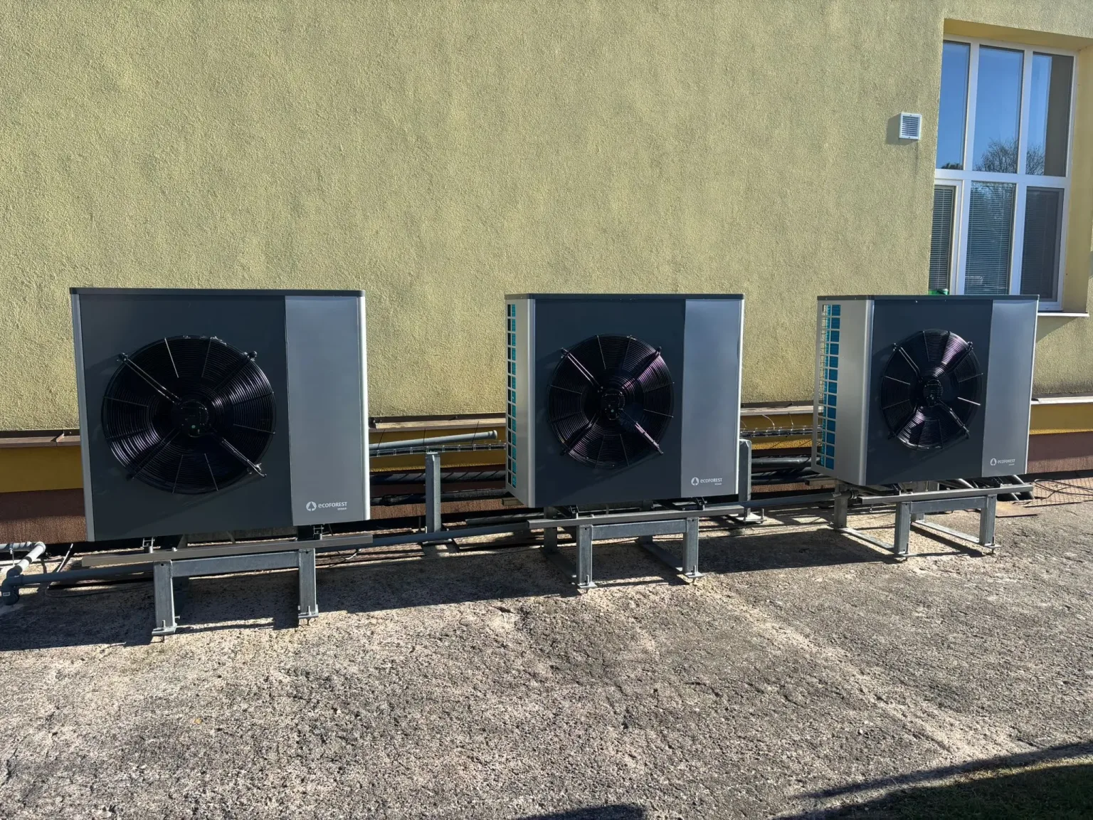 Kaskáda tepelných čerpadel v technickém zázemí budovy